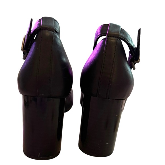 Kenneth Cole Reaction, Women's Size
8.5M Black High Heels - Picture 5 of 7